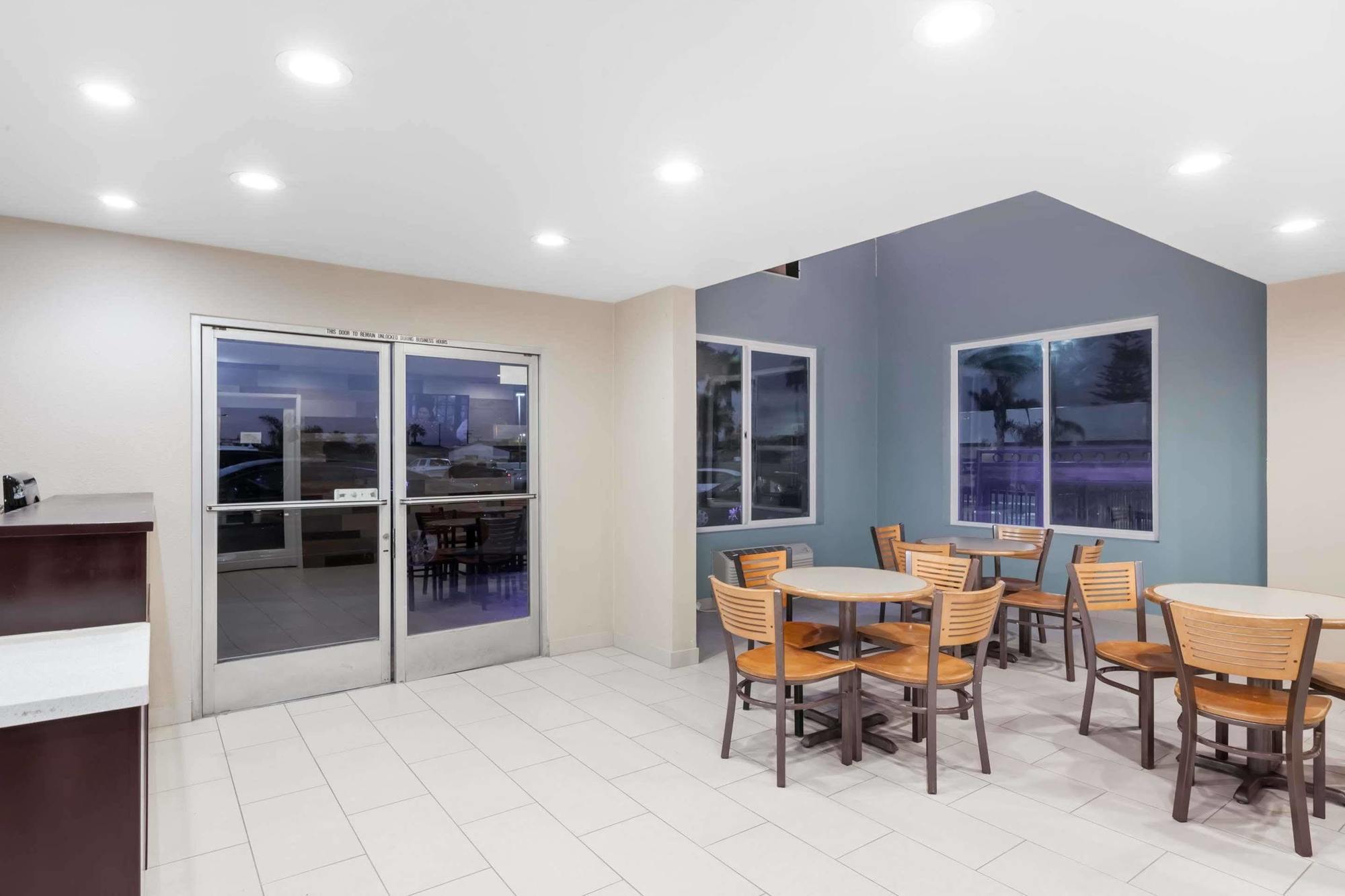 Super 8 By Wyndham San Diego/Imperial Beach Exterior foto